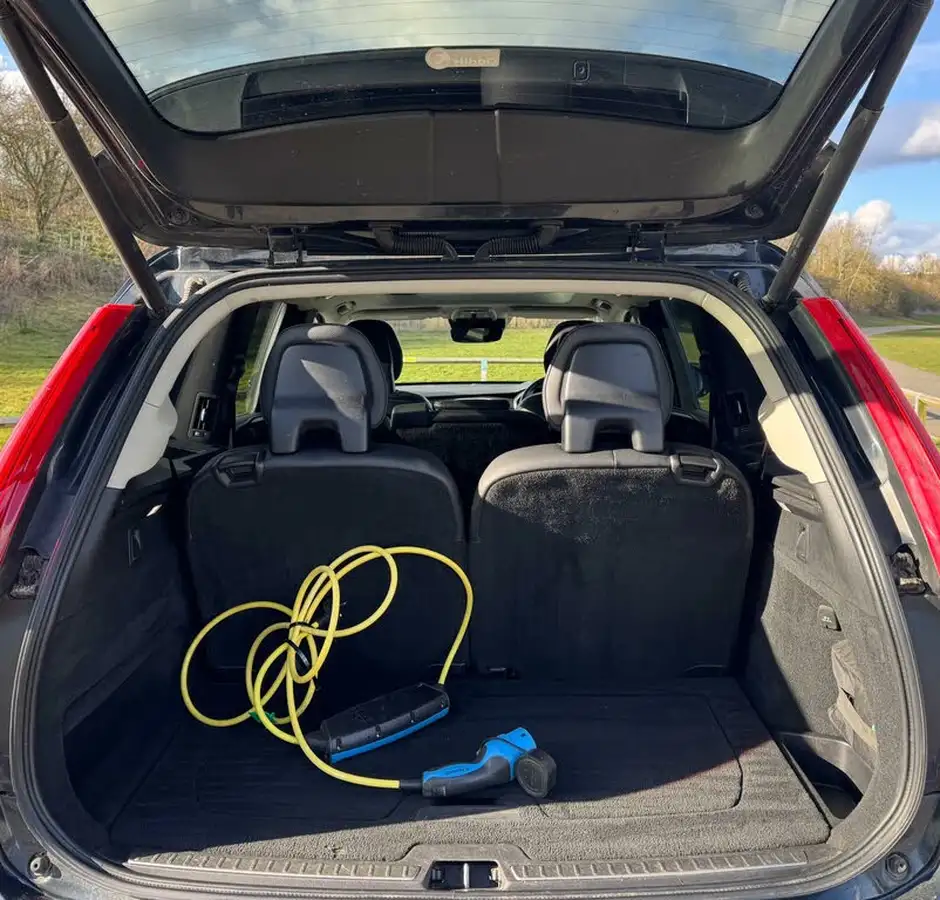 2017-volvo-xc90-20-t8-momentum-momentum-hybrid-auto-big-23