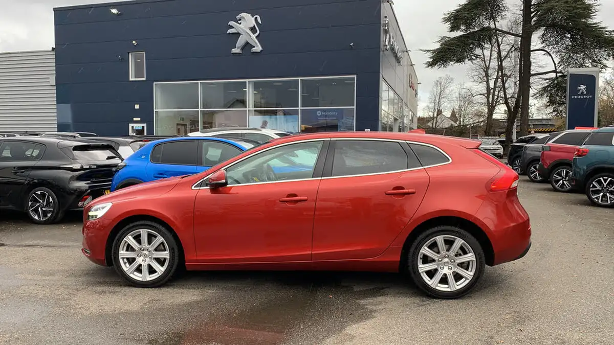2019-volvo-v40-15-t2-inscription-big-5