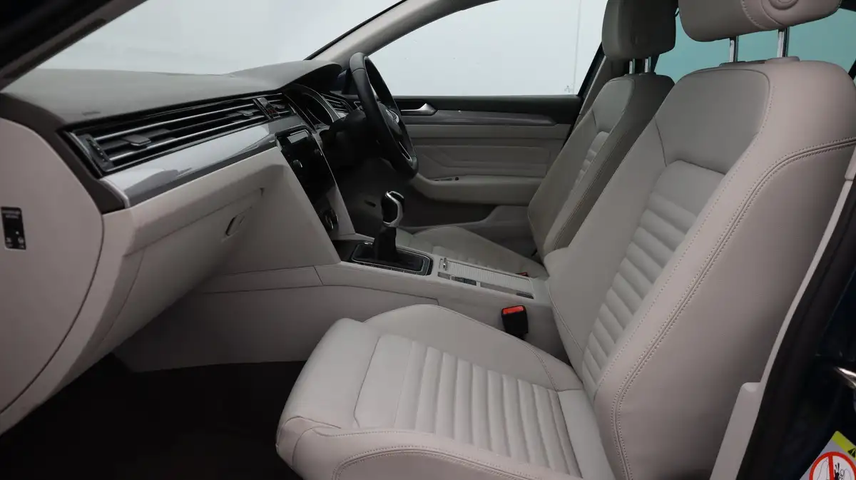 2020-volkswagen-passat-20tdi-sel-150ps-evo-saloon-4d-big-14