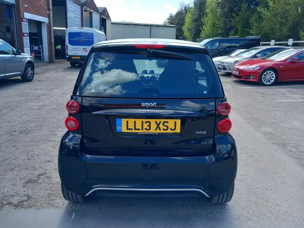 2013-smart-fortwo-10-edition-21-coupe-big-7