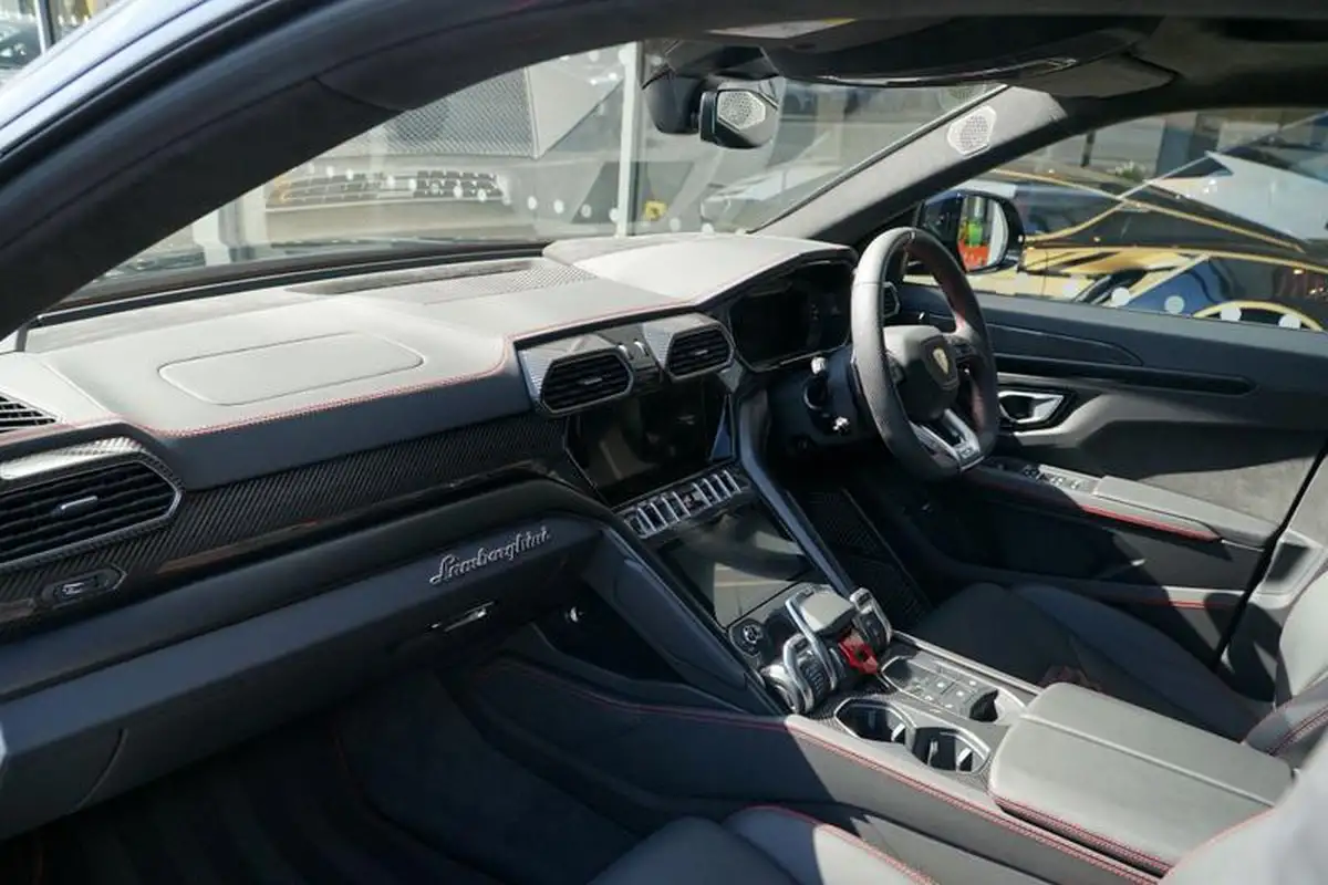 2024-lamborghini-urus-40-no-trim-big-18