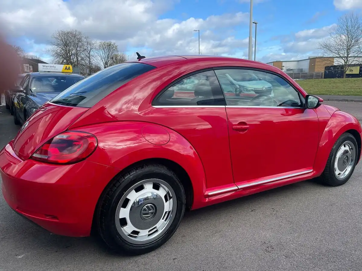 2015-volkswagen-beetle-20tdi-design-140ps-hatchback-3d-dsg-big-14