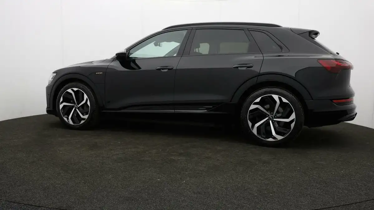 2022-audi-e-tron-55e-black-edition-station-wagon-big-64