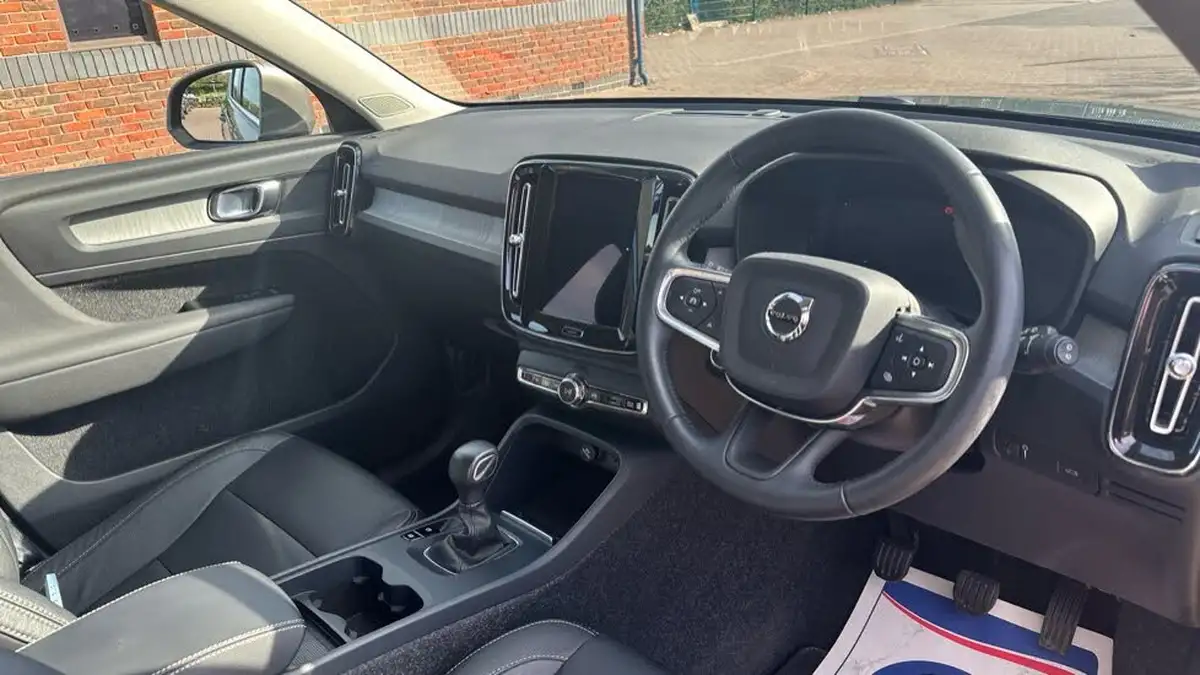 2021-volvo-xc40-15-t3-inscription-163bhp-big-4