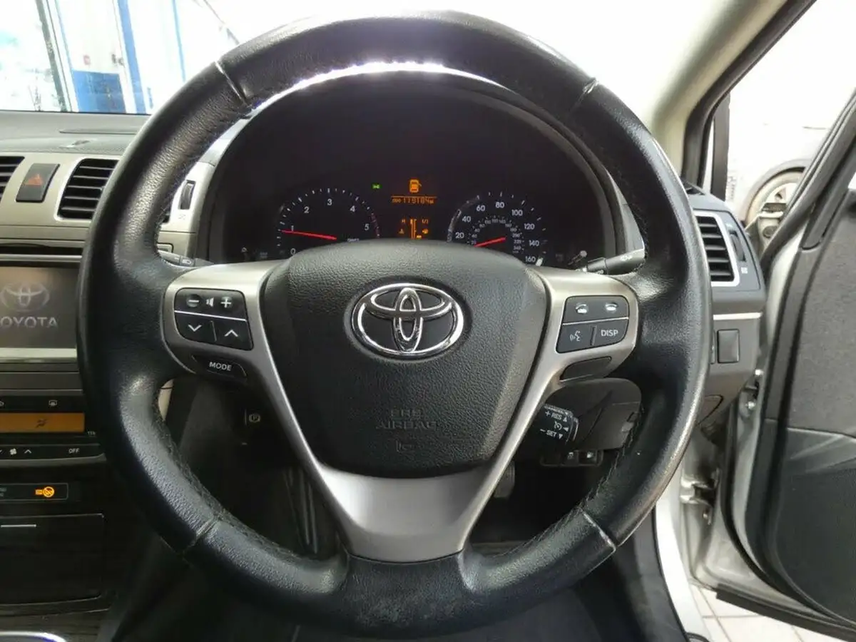2012-toyota-avensis-20td-t4-saloon-4d-big-55