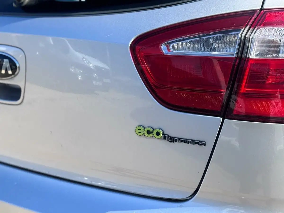 2014-kia-rio-11crdi-2-big-11