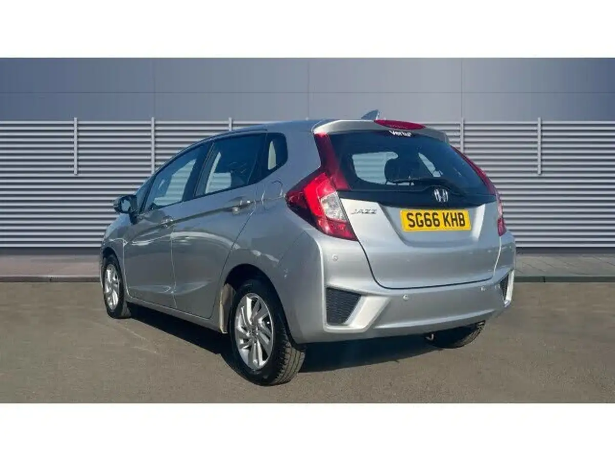 2016-honda-jazz-13-i-vtec-se-big-1