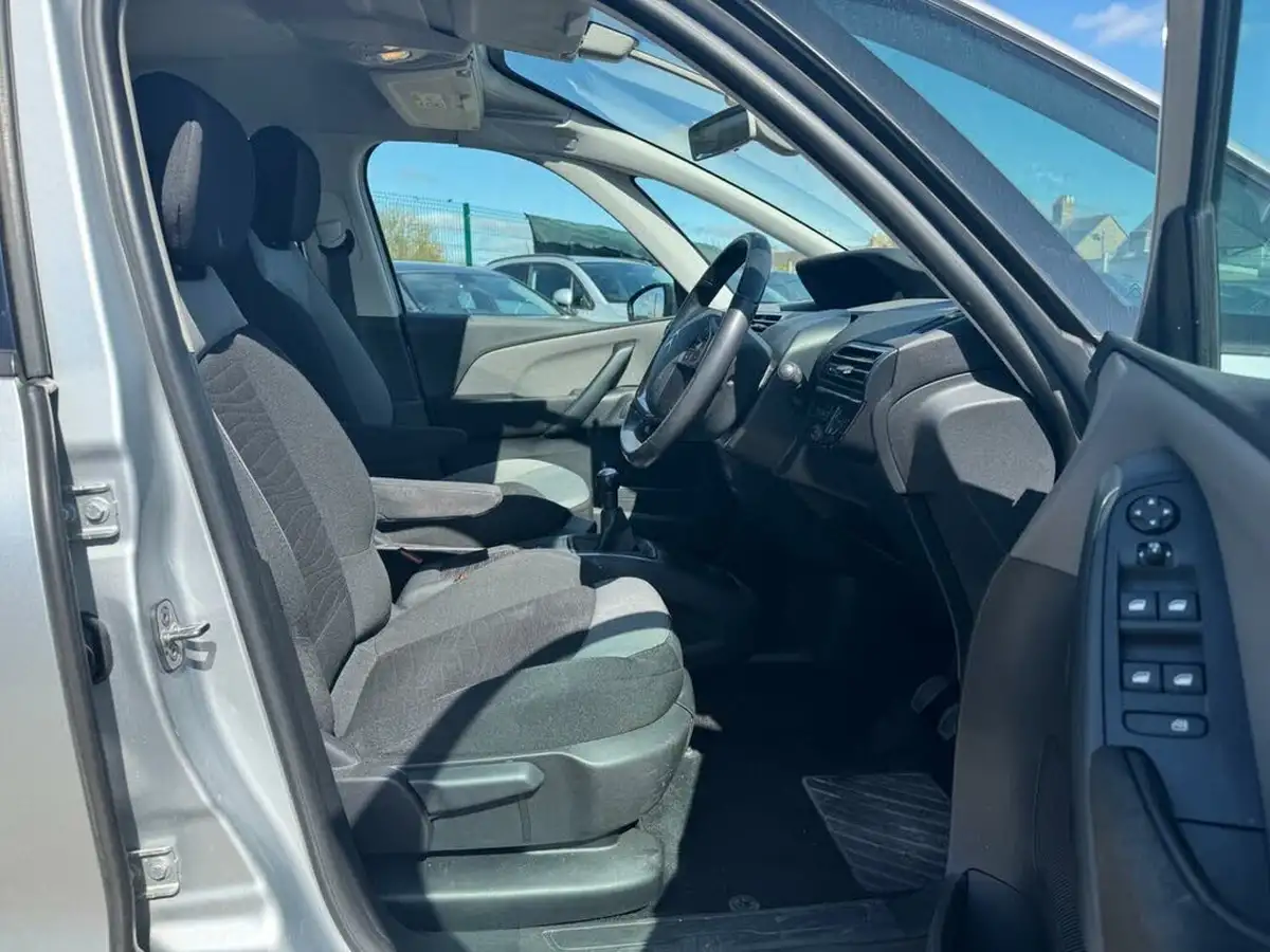 2015-citroen-c4-picasso-16bluehdi-vtr-100ps-big-8