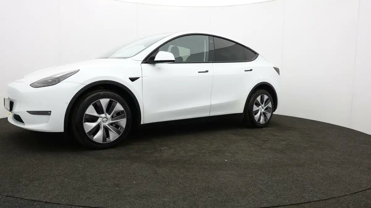 2022-tesla-model-y-e-long-range-big-55