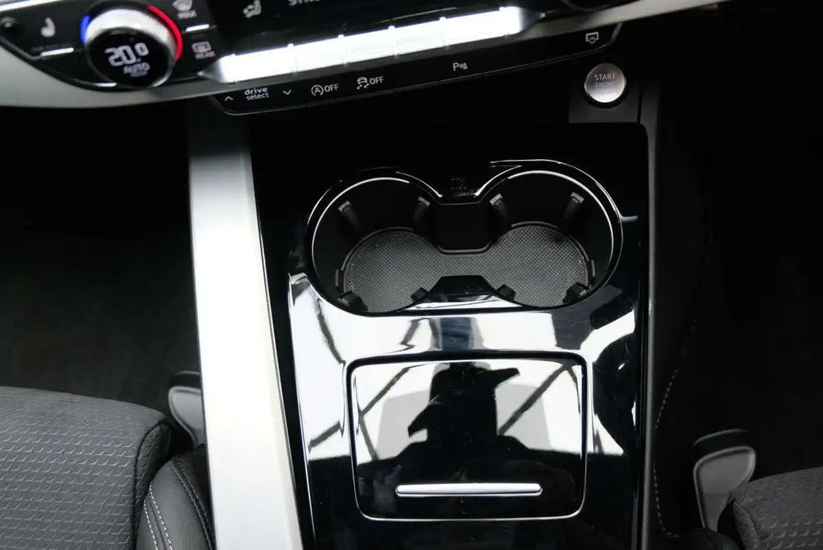 2024-audi-a4-avant-20-35-tfsi-s-line-big-22