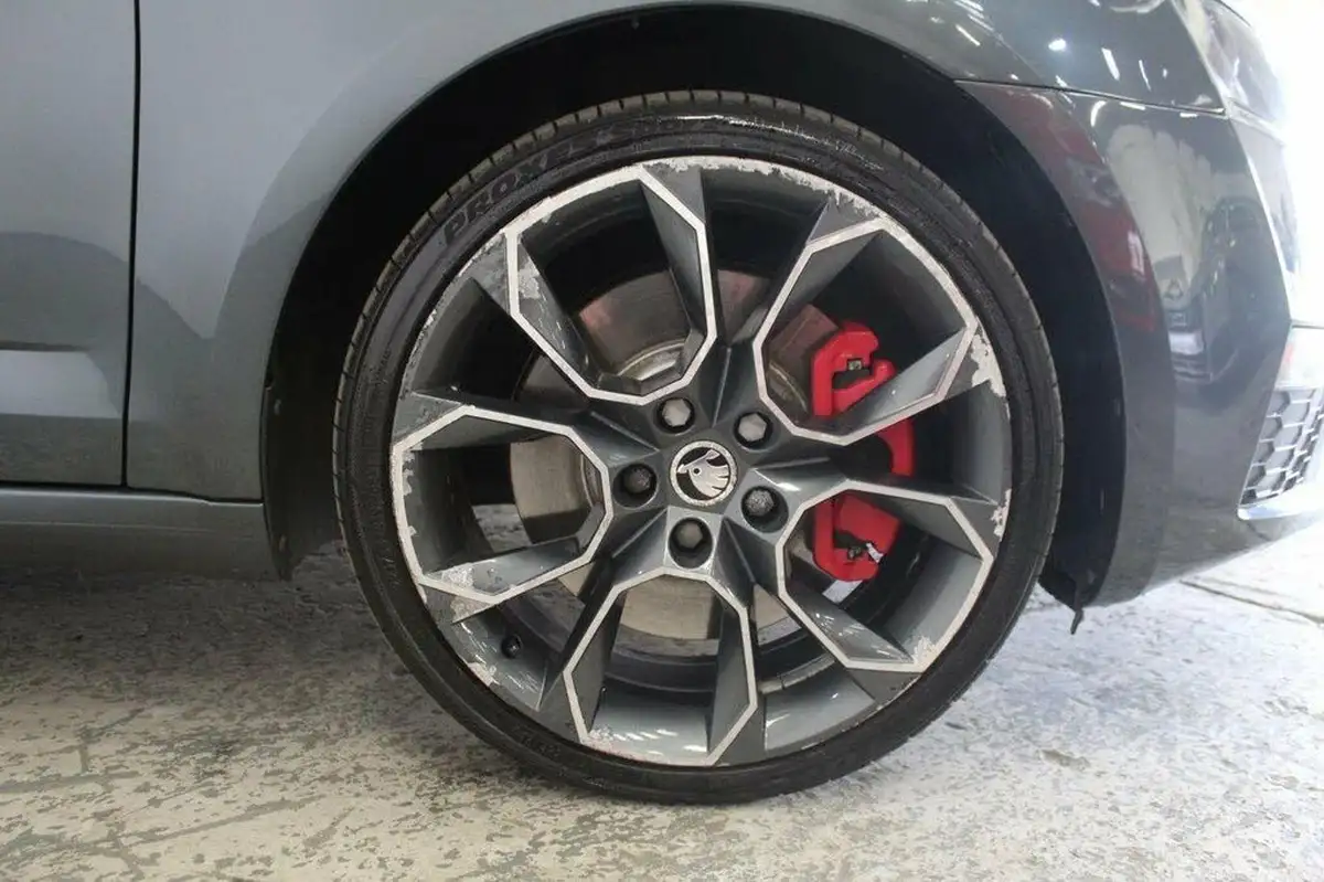 2015-skoda-octavia-20tdi-vrs-estate-big-48