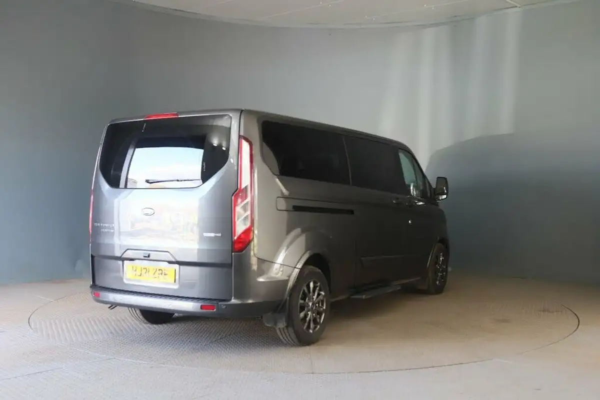 2021-ford-tourneo-custom-20tdci-320-l1-titanium-x-mhev-185pseu6dt-big-3