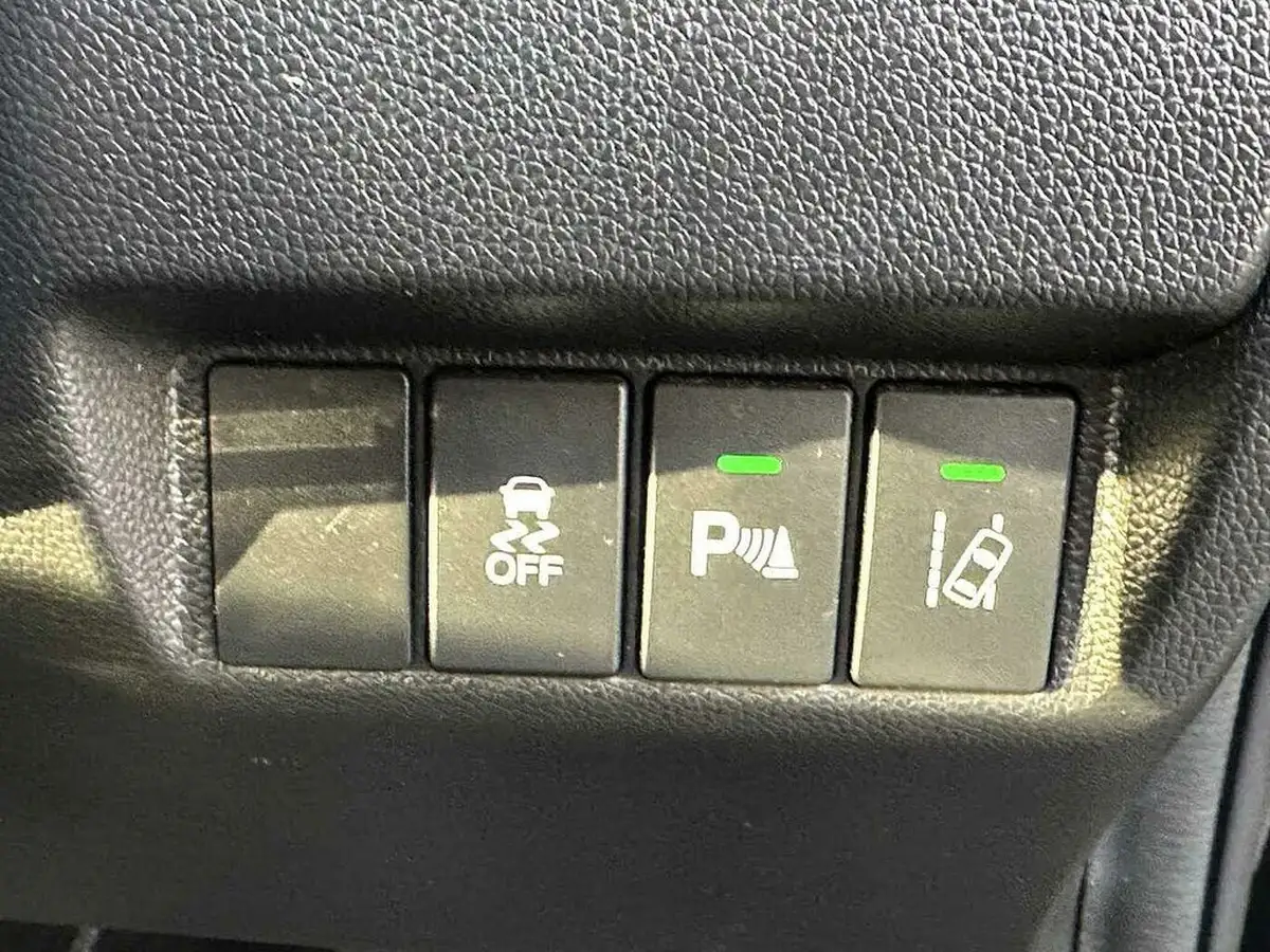 2018-honda-jazz-15-i-vtec-sport-big-32