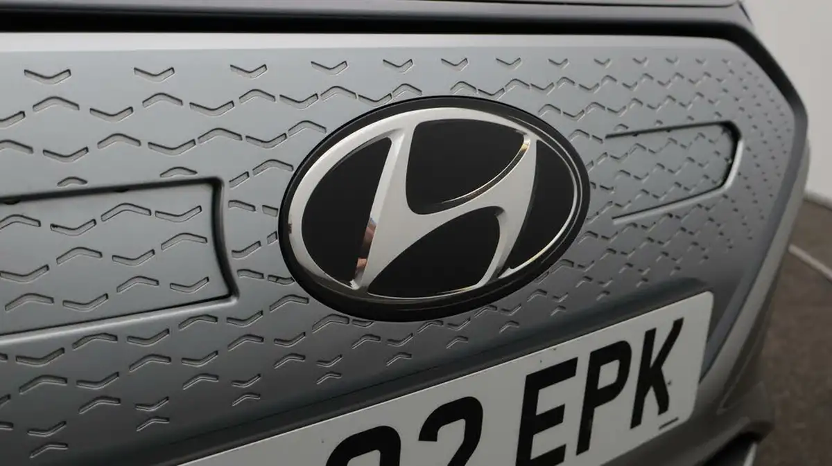 2022-hyundai-ioniq-e-premium-electric-big-22