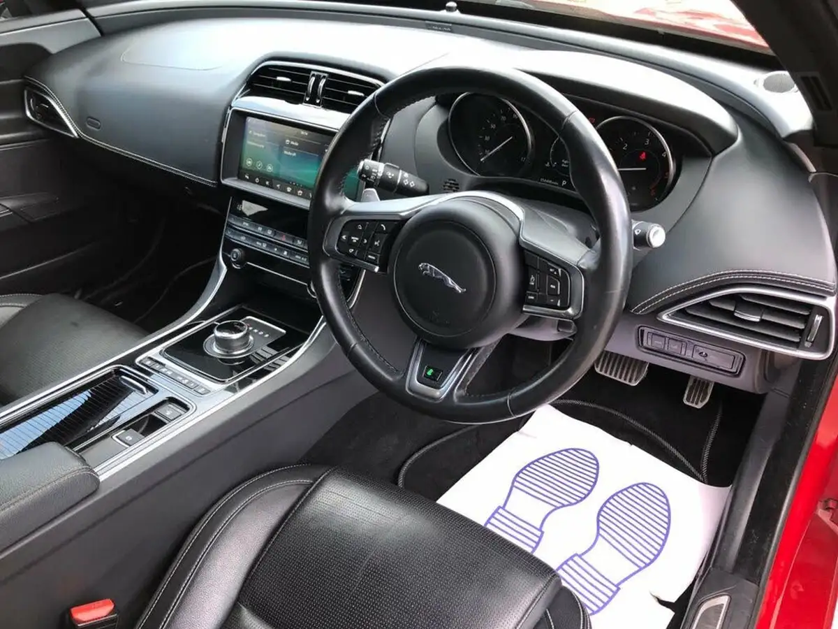 2019-jaguar-xe-20d-r-sport-180ps-auto-big-9