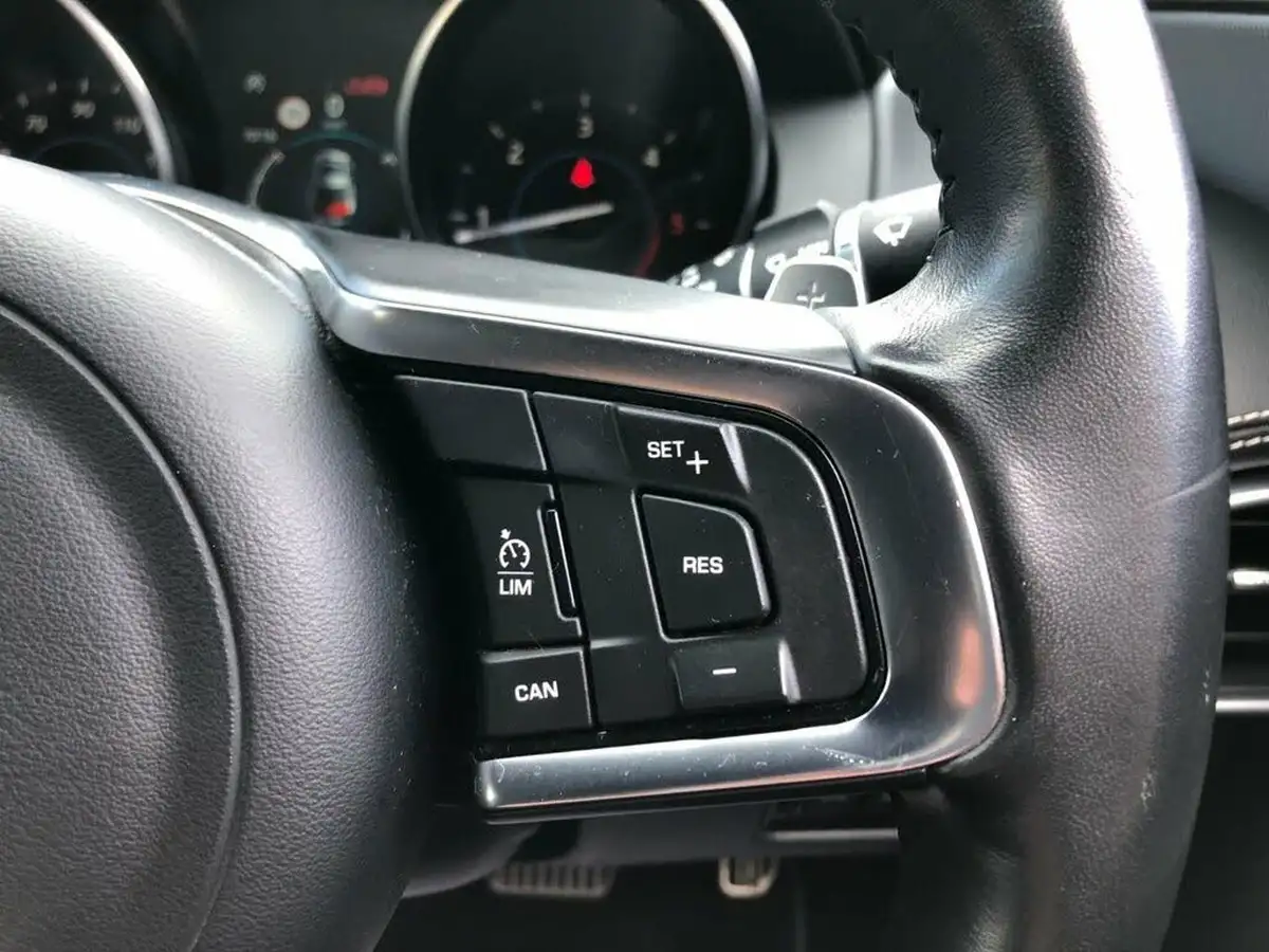 2019-jaguar-xe-20d-r-sport-180ps-auto-big-31