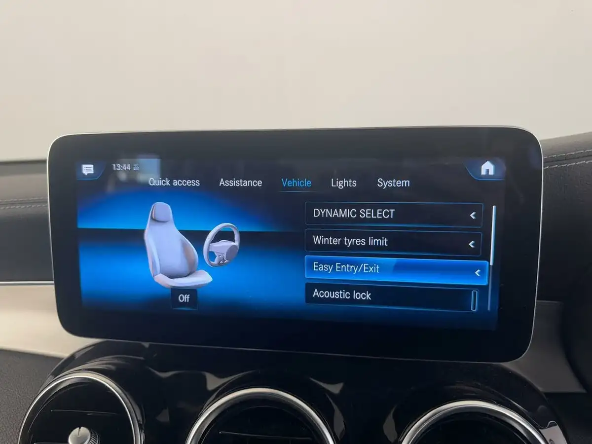 2022-mercedes-benz-glc-class-20d-glc220d-amg-line-195ps-station-wagon-5d-1950cc-4matic-plus-big-57