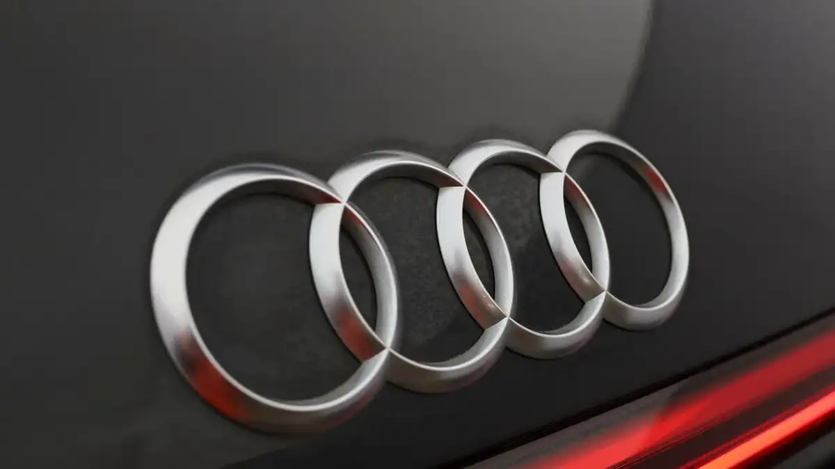 2021-audi-e-tron-50e-technik-station-wagon-big-19