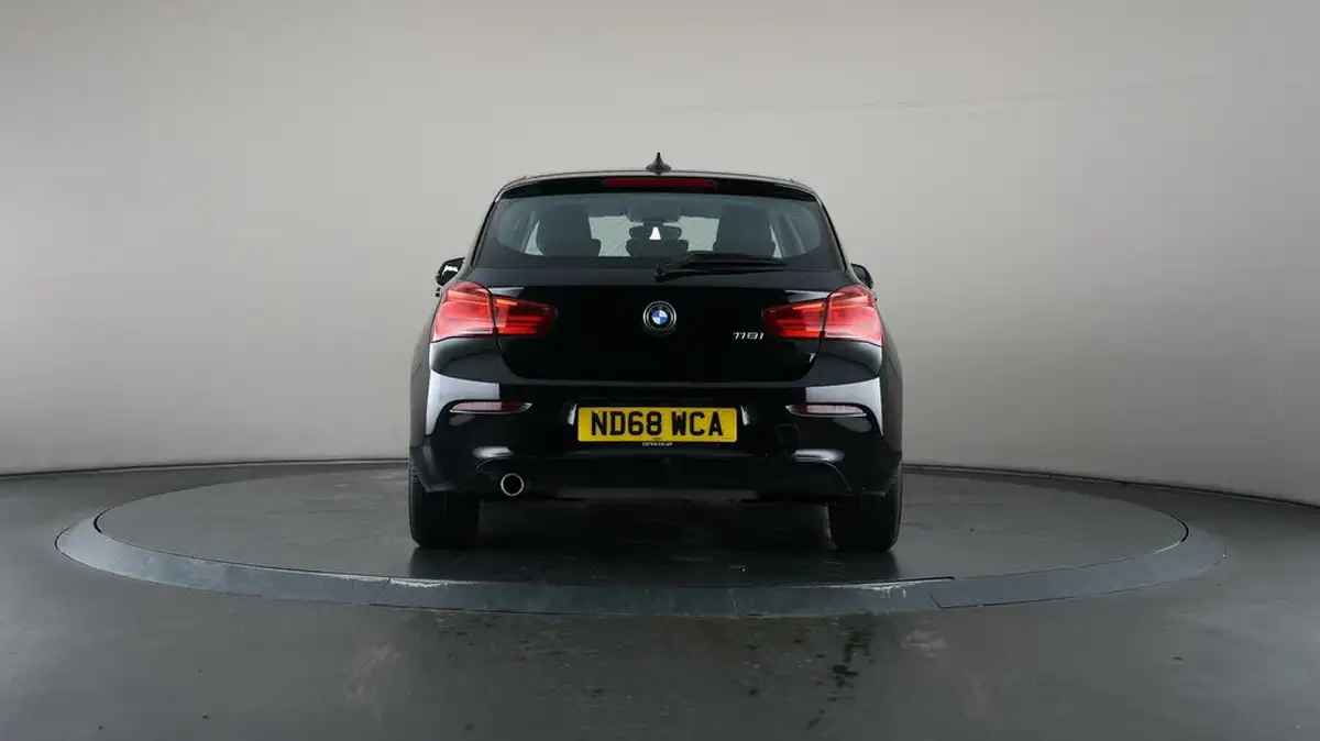 2018-bmw-1-series-15-118i-se-5d-big-24