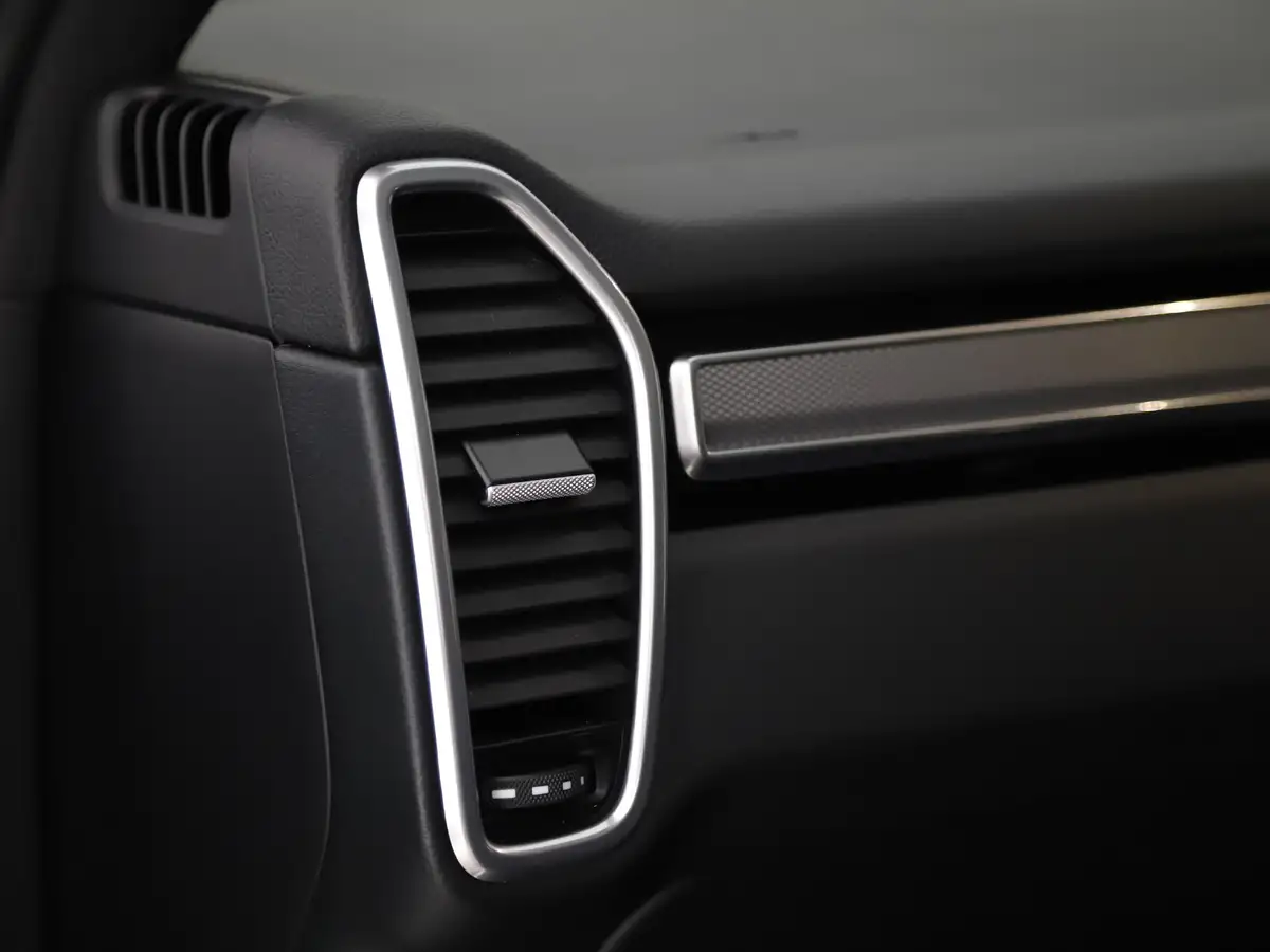 2022-porsche-cayenne-30-v6-platinum-edition-coupe-big-12