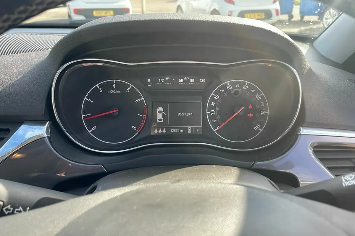 2018-vauxhall-corsa-14i-se-nav-90ps-5d-auto-big-16