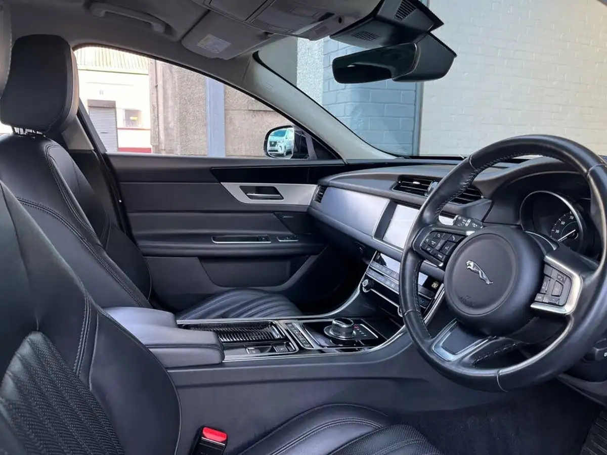 2019-jaguar-xf-20i-portfolio-249ps-ss-sportbrake-5d-big-16