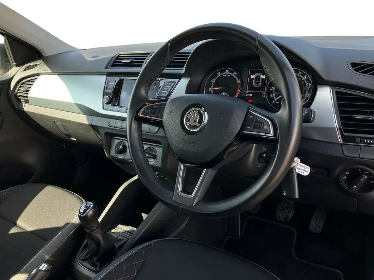 2018-skoda-fabia-10-mpi-colour-edition-big-7