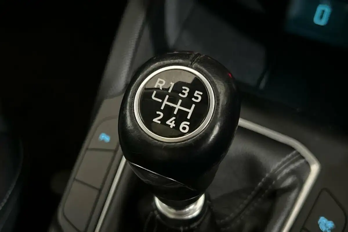 2020-ford-focus-15t-active-x-hatchback-big-33