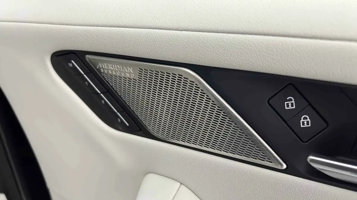 2022-jaguar-i-pace-ev400-se-big-31