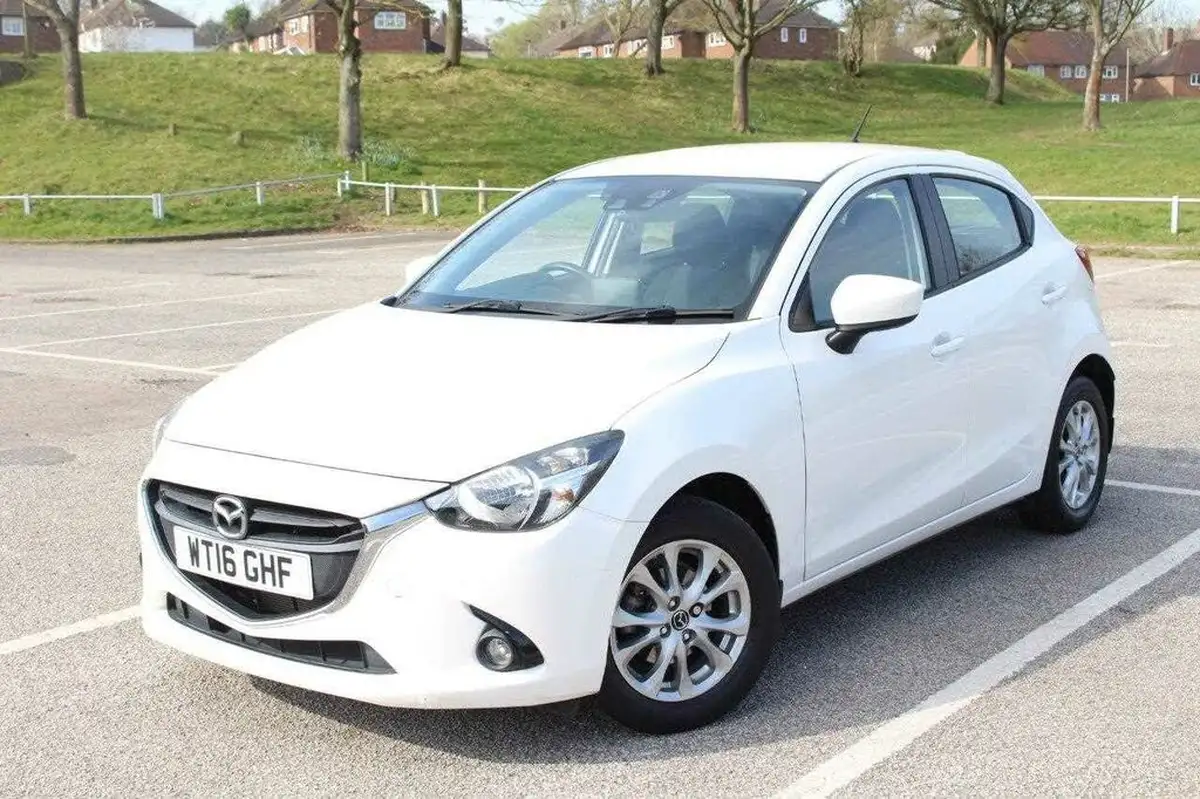 2016-mazda-mazda2-15-se-l-nav-big-9