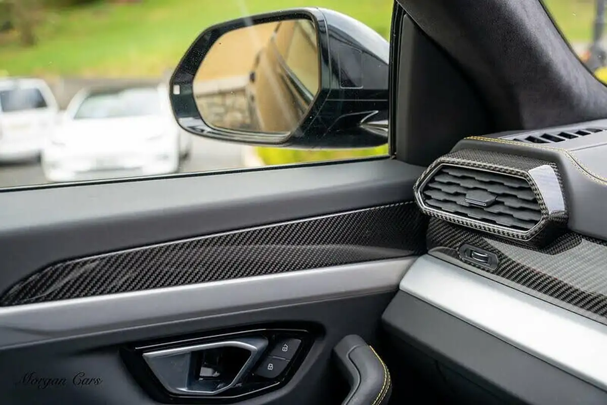 2020-lamborghini-urus-40-no-trim-big-64