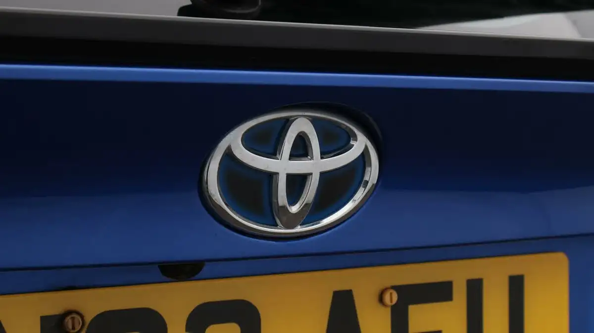 2022-toyota-c-hr-18-vvt-i-icon-big-21