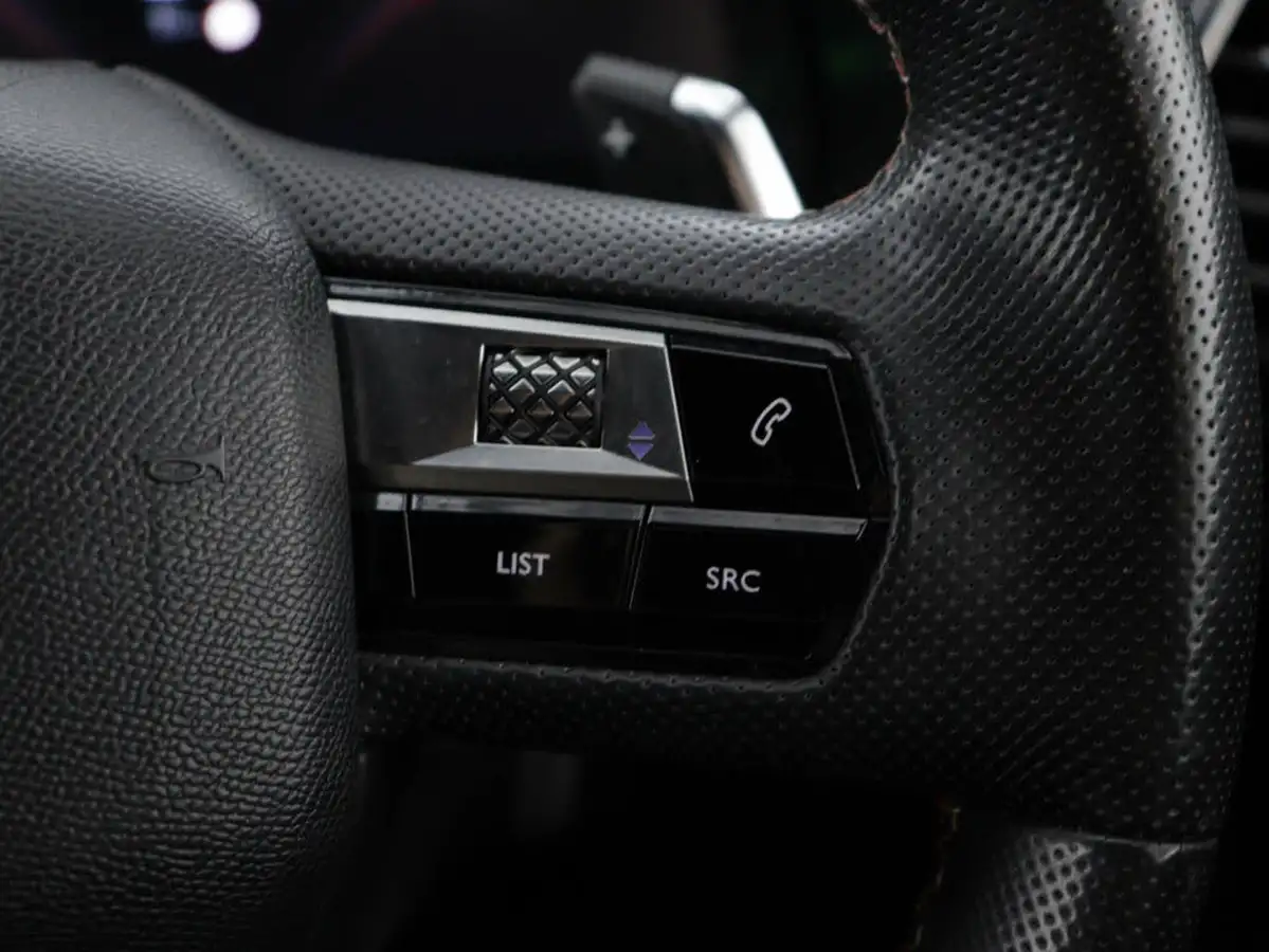 2019-ds-ds-7-crossback-15-bluehdi-performance-line-eat8-big-25