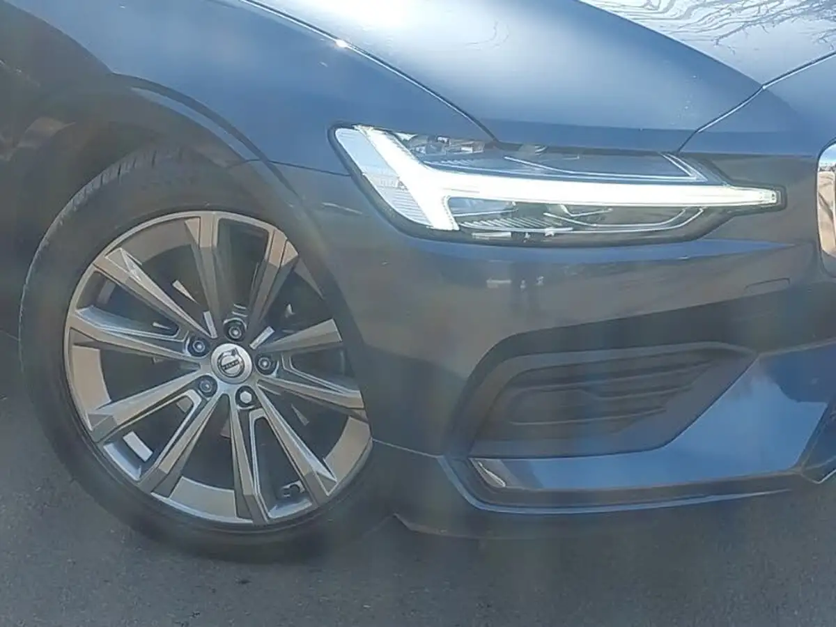 2021-volvo-v60-20-b3-momentum-161bhp-big-8