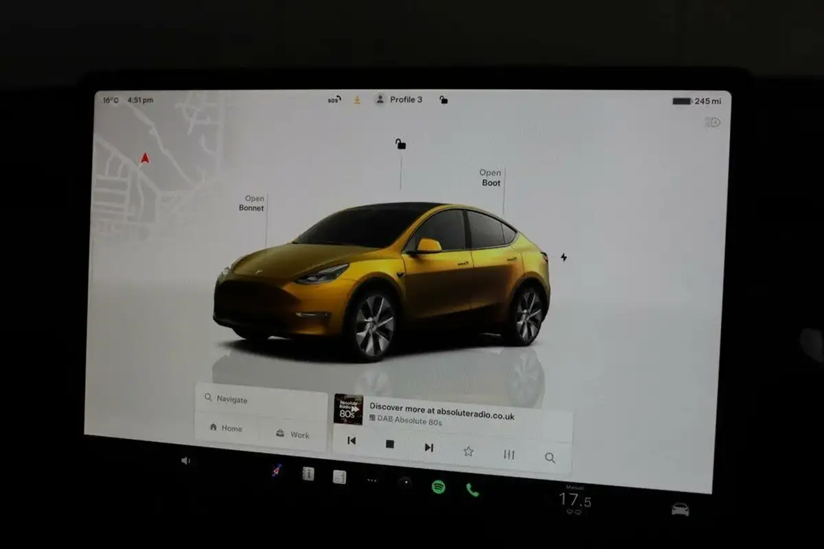 2023-tesla-model-y-e-rwd-big-16