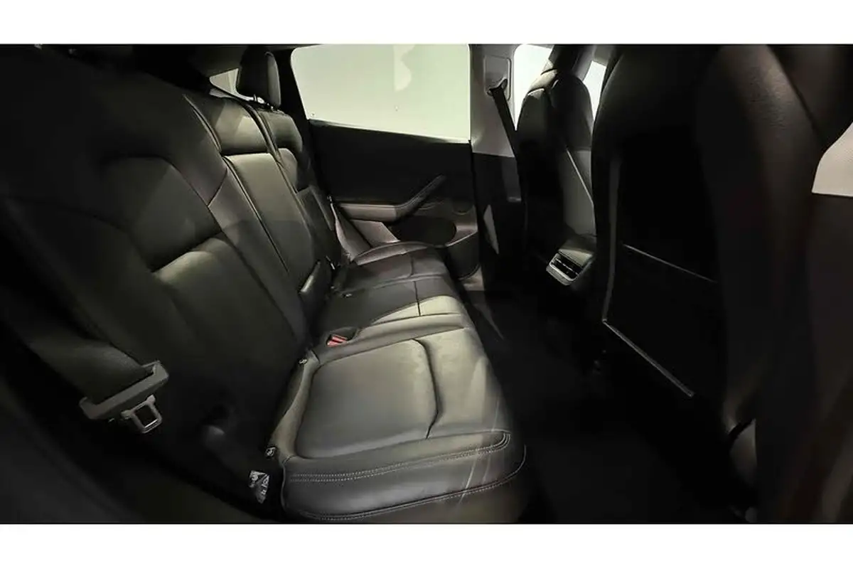 2022-tesla-model-y-e-long-range-big-31