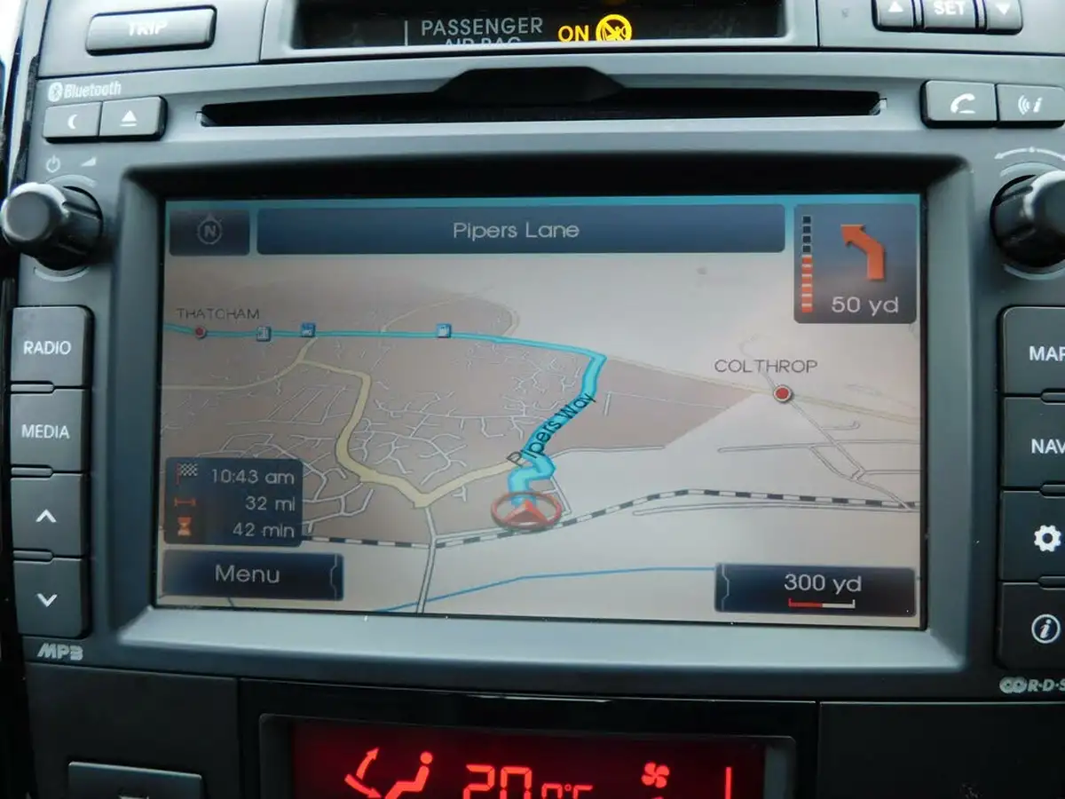 2014-kia-venga-16-3-sat-nav-isg-big-20