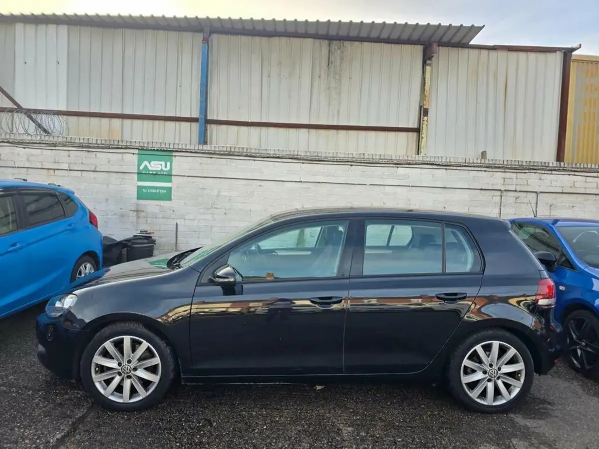 2009-volkswagen-golf-big-5