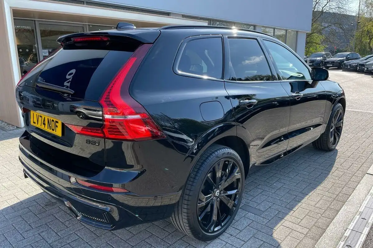 2024-volvo-xc60-20-b5-plus-black-edition-big-6