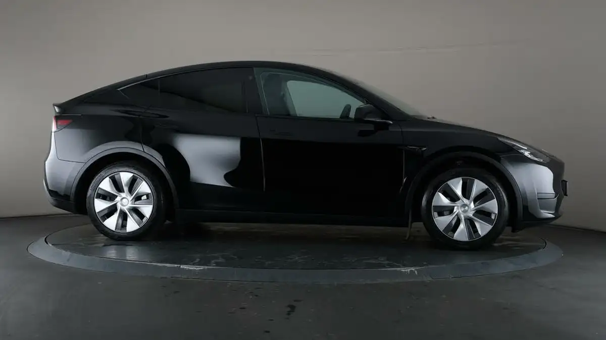 2023-tesla-model-y-e-rwd-big-51