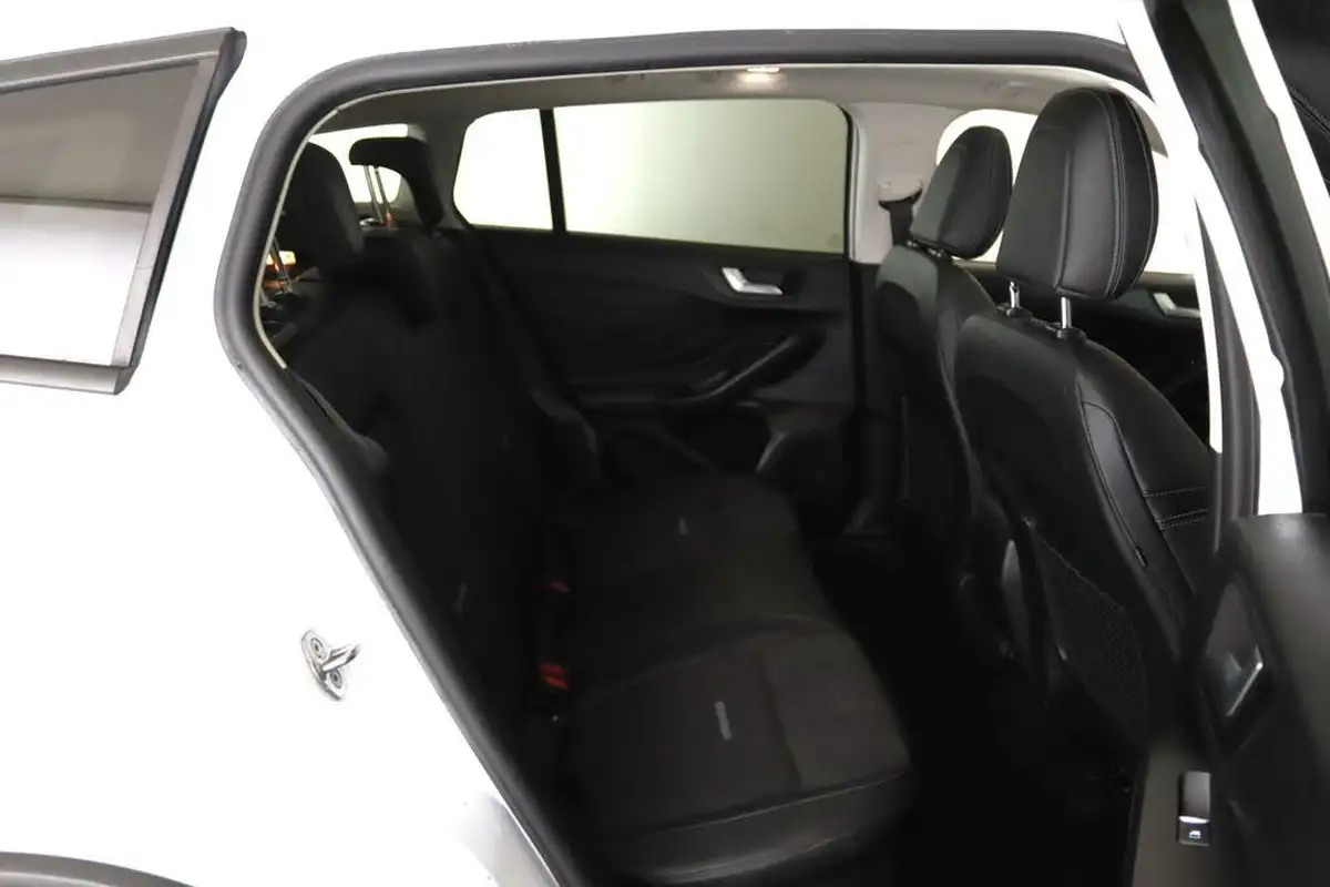 2020-ford-focus-15-active-x-estate-big-11