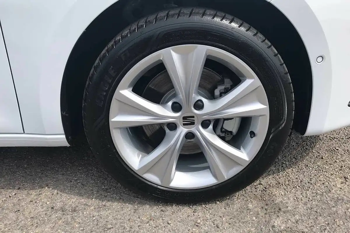 2021-seat-leon-14-e-hybrid-fr-hatchback-big-4