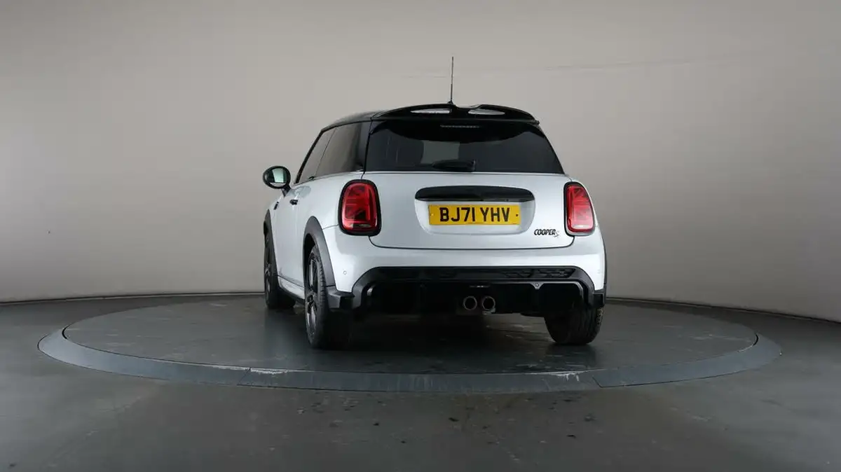 2021-mini-cooper-20-cooper-s-sport-hatchback-3d-big-37