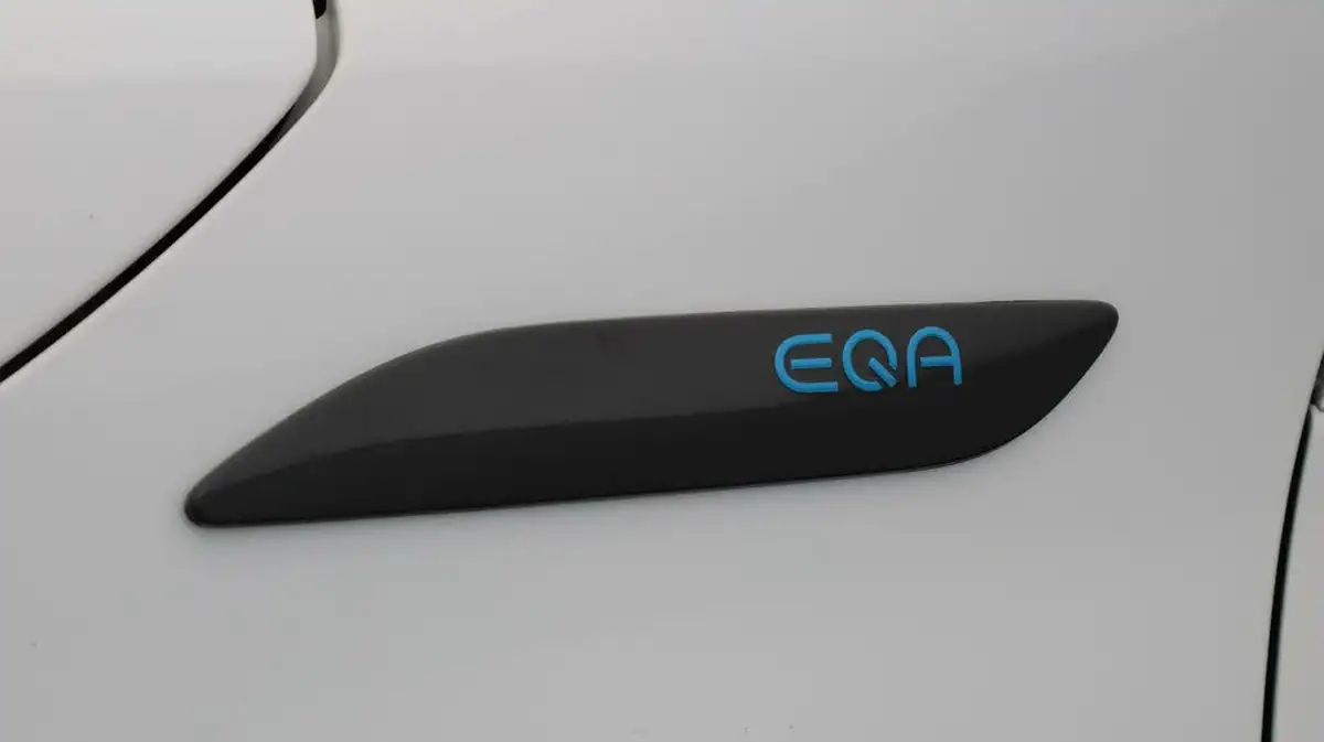 2022-mercedes-benz-eqa-e-eqa-250-amg-line-big-20