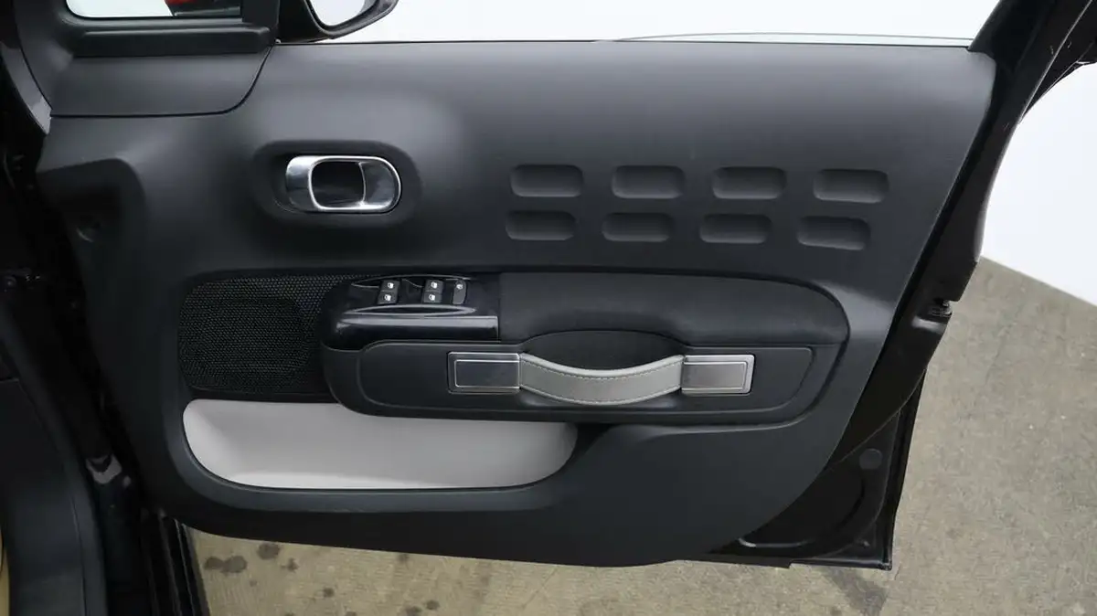2019-citroen-c3-12-puretech-flair-nav-edition-82ps-ss-big-14