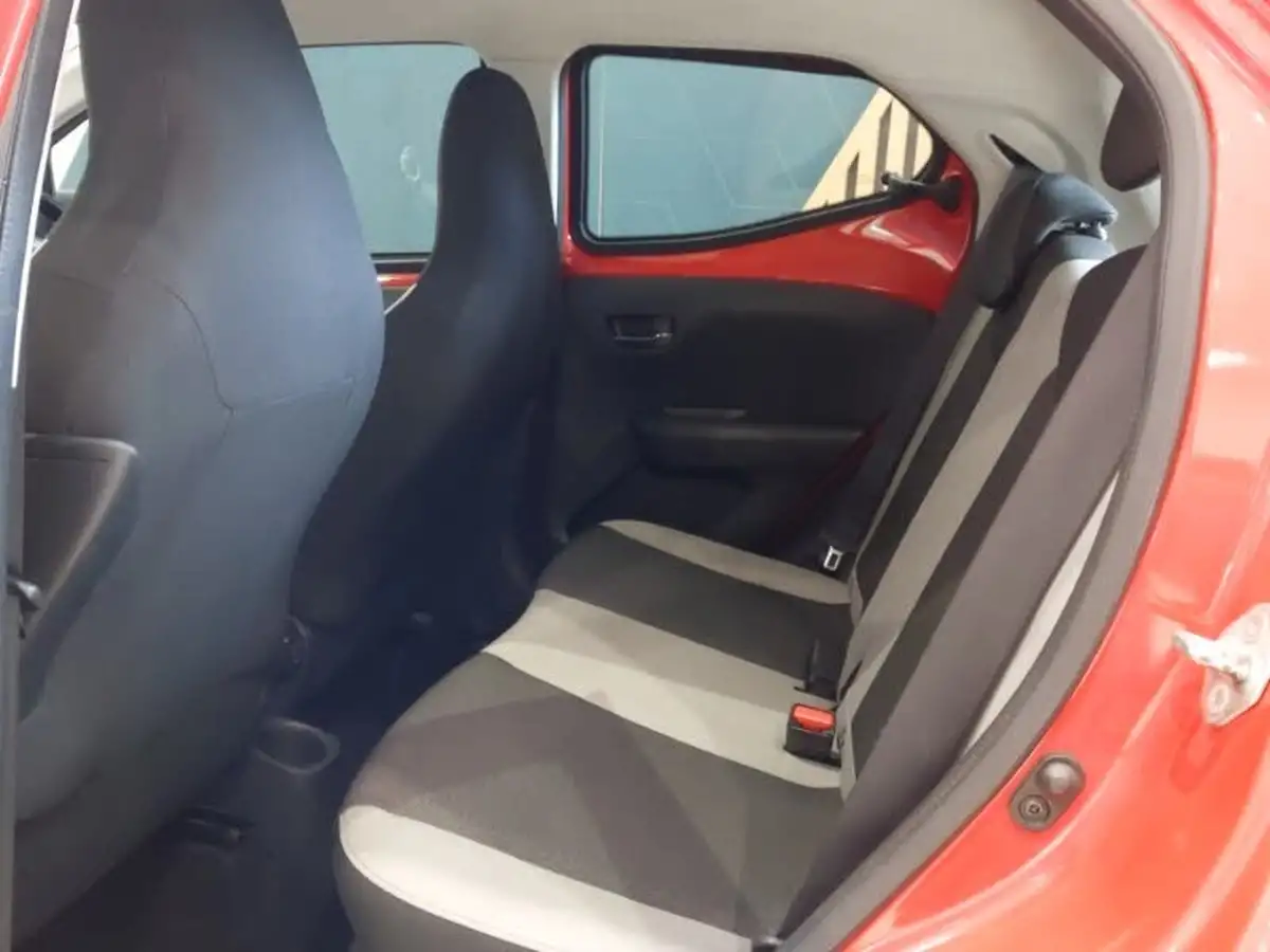 2017-toyota-aygo-10-vvt-i-x-play-71bhp-5d-big-5