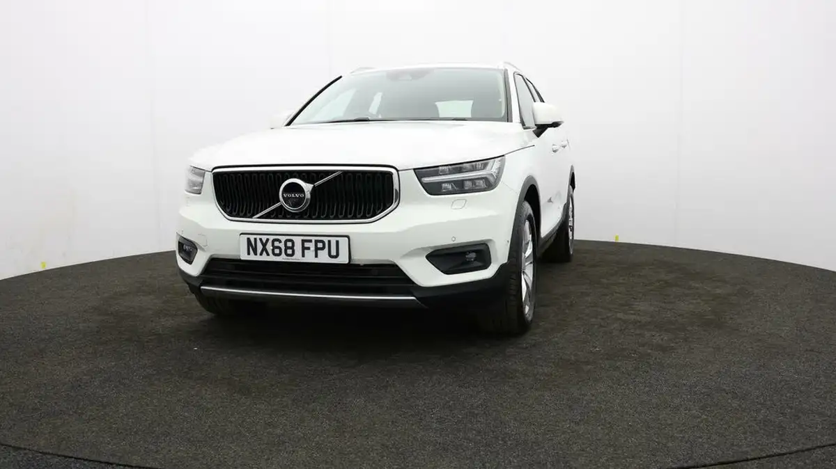 2018-volvo-xc40-20td-d3-momentum-pro-geartronic-big-49