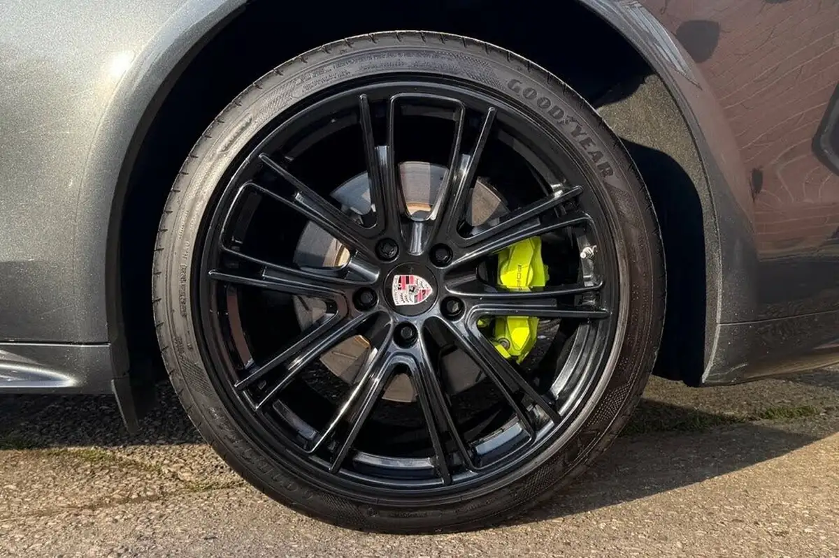 2018-porsche-panamera-29-v6-4-e-hybrid-sport-turismo-big-42