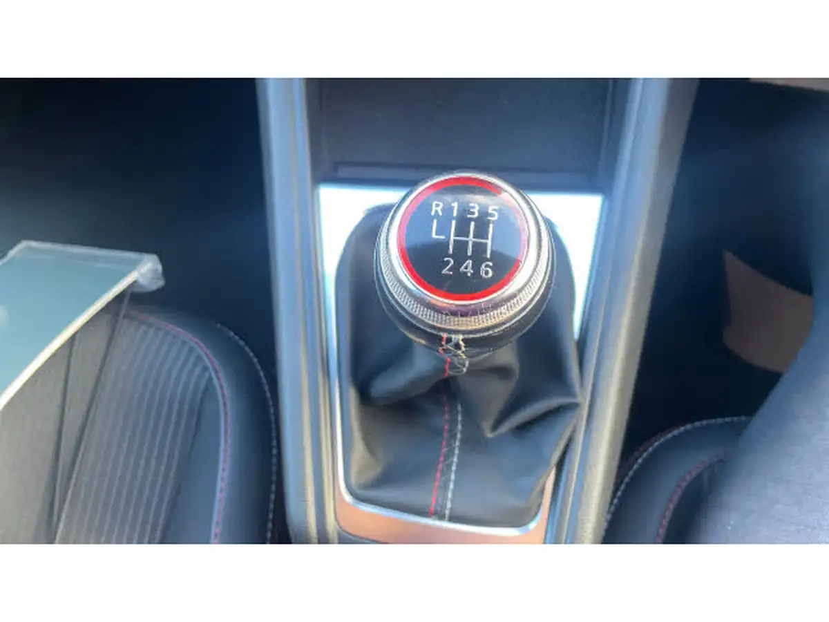 2022-renault-captur-13-tce-rs-line-big-36