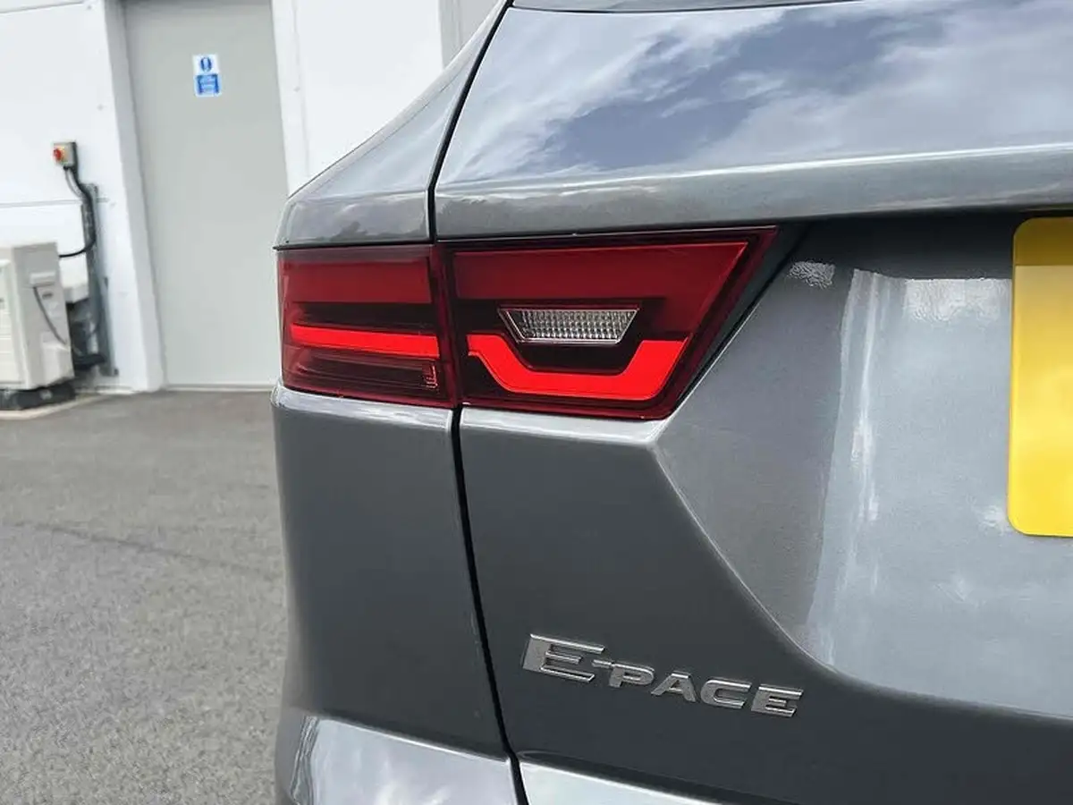 2018-jaguar-e-pace-20-i4-s-ss-big-10